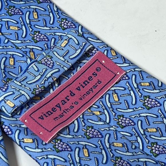Vineyard Vines Blue and Purple Grape and Wine Napa Valley Patterned Silk Tie - Picture 7 of 8